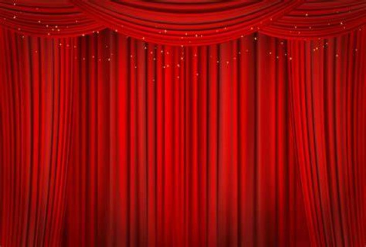 Are red curtains good