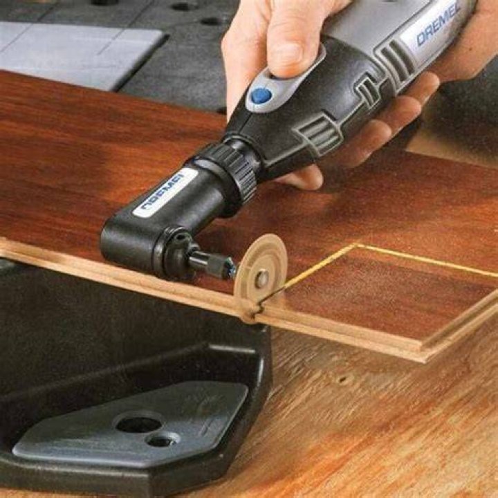 Can a Dremel saw wood