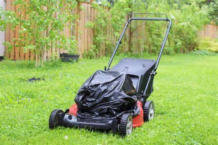 Can lawn bags get wet