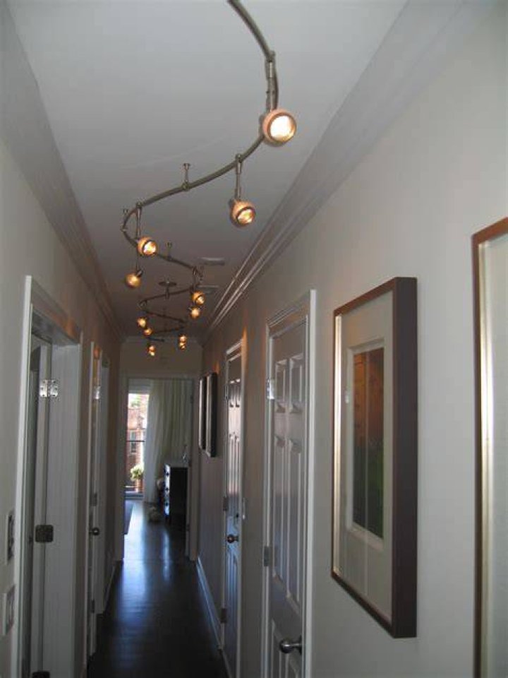 Can lights in hallway