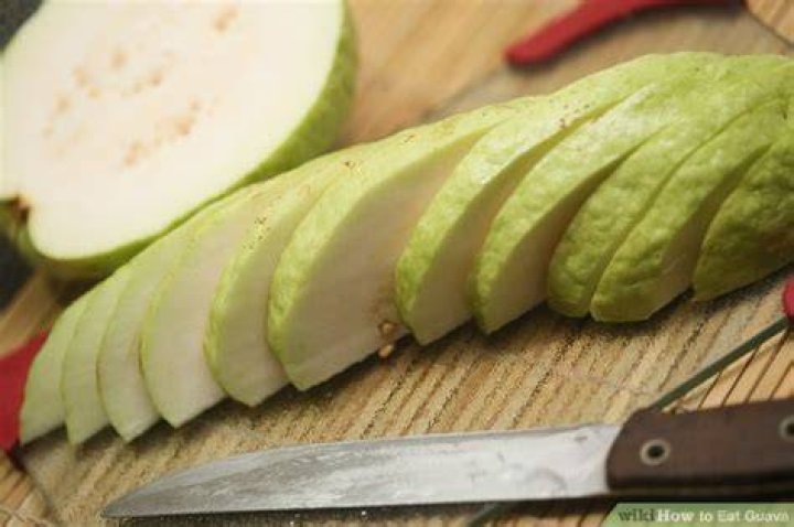 Can you eat guava raw
