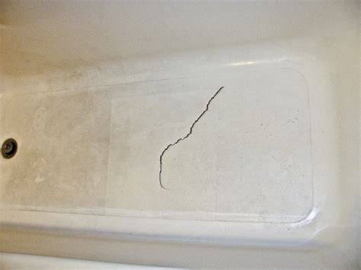 Do acrylic tubs crack