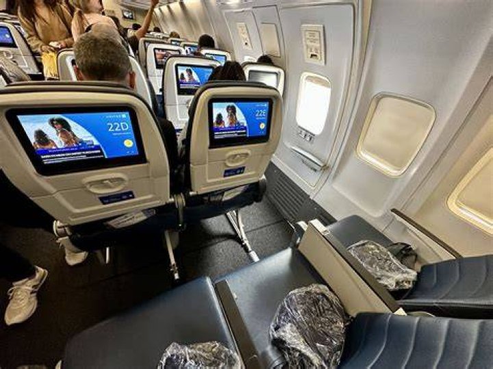 Do Delta 757 have tvs