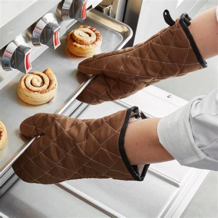 Do oven mitts expire