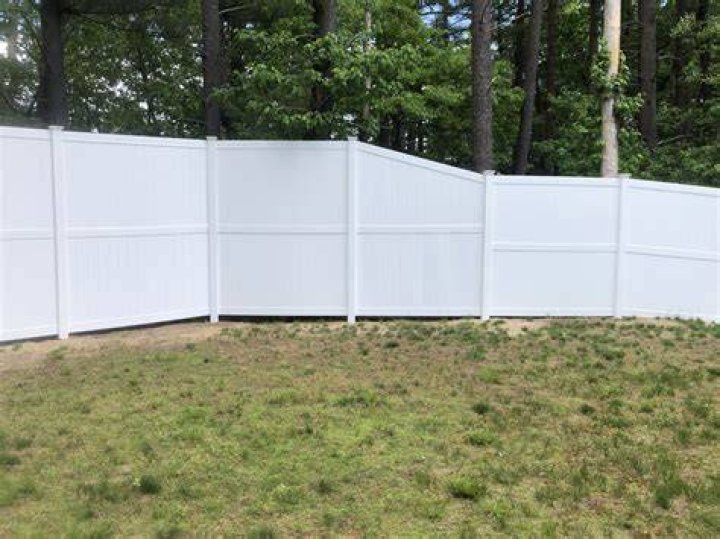 Do vinyl fences crack