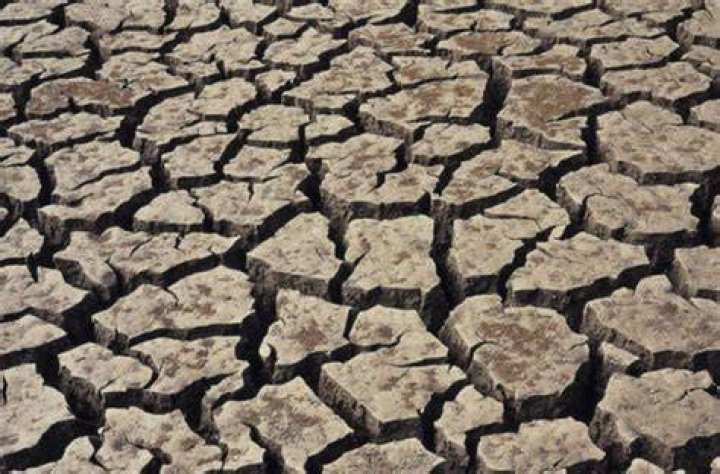 Does clay absorb heat