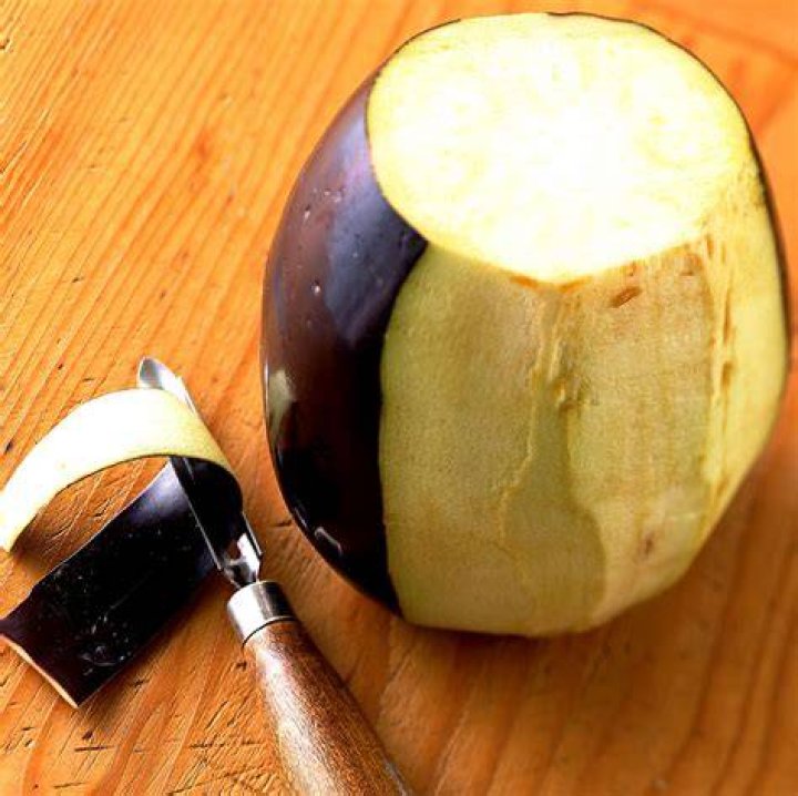 How do you peel a log