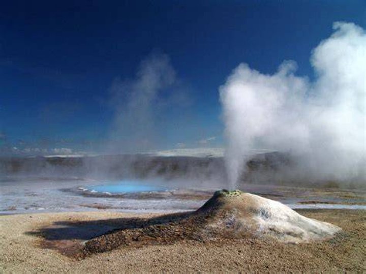 Is a geyser A volcano