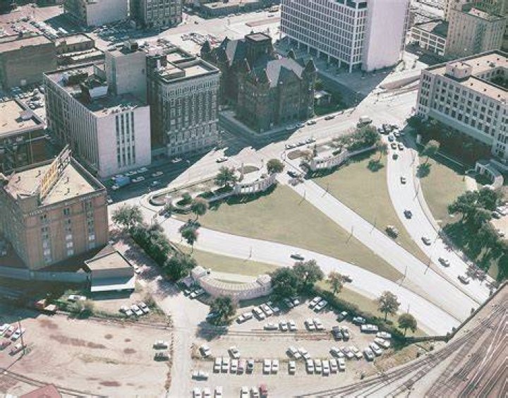 Is Dealey Plaza free