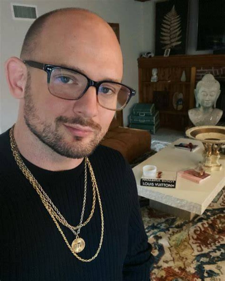 Is Mac Lethal signed