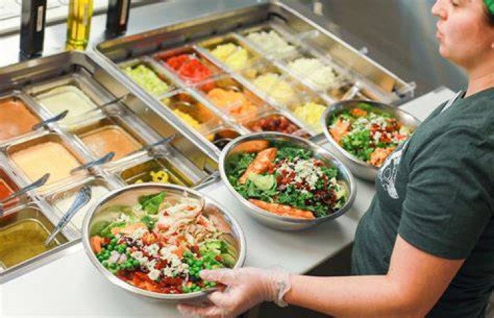 Is Salata a salad bar