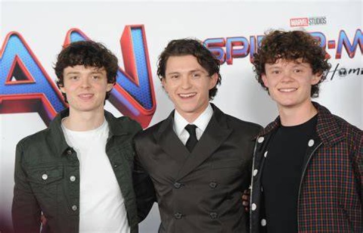 Is Tom Holland a twin