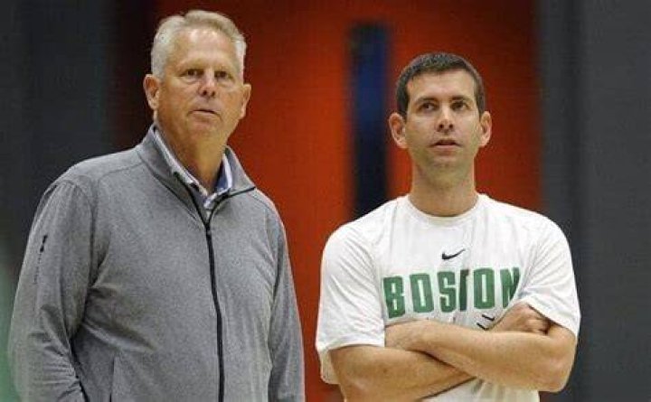 What does a NBA GM do