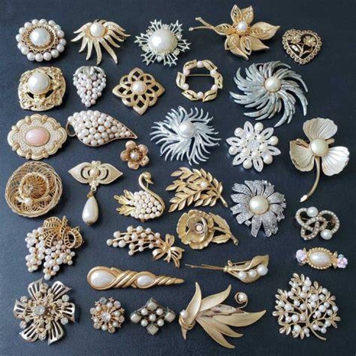 What is a brooch pin