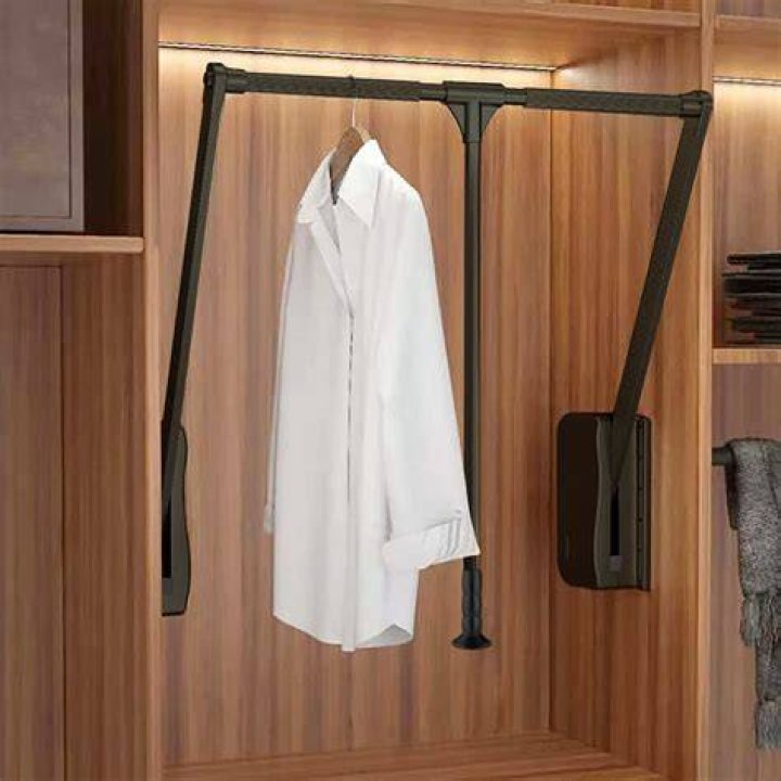 What is a closet rod