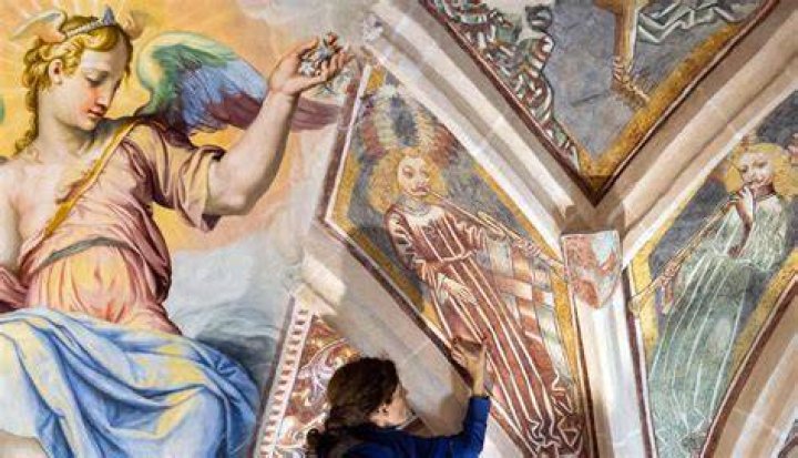 What is a fresco art