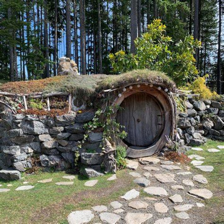 What is a hobbit hut