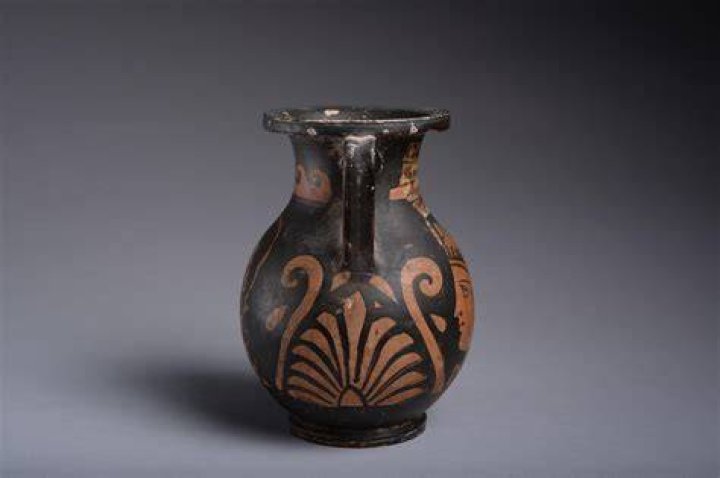 What is a Pelike vase