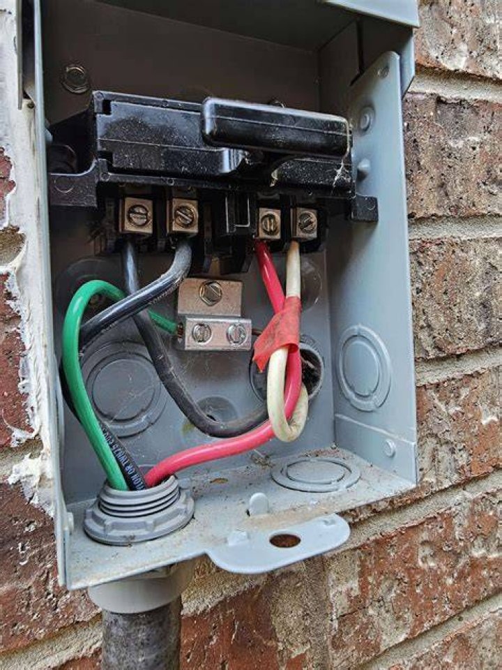 What is AC disconnect