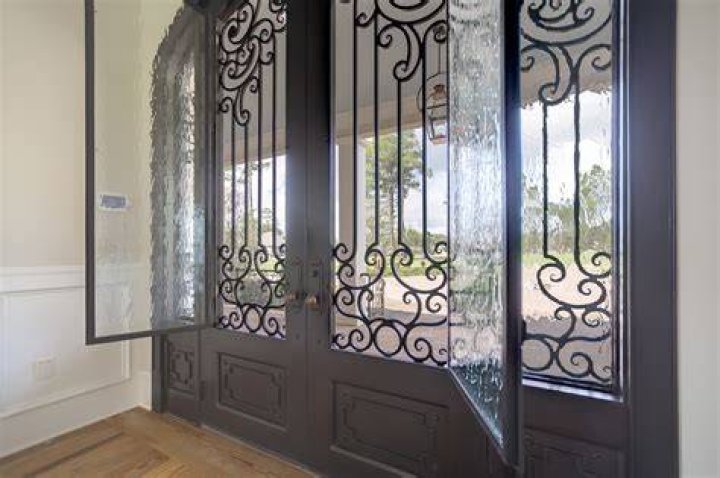 What is Flemish glass