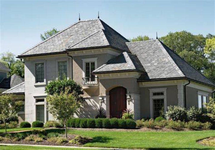What is hip on a roof