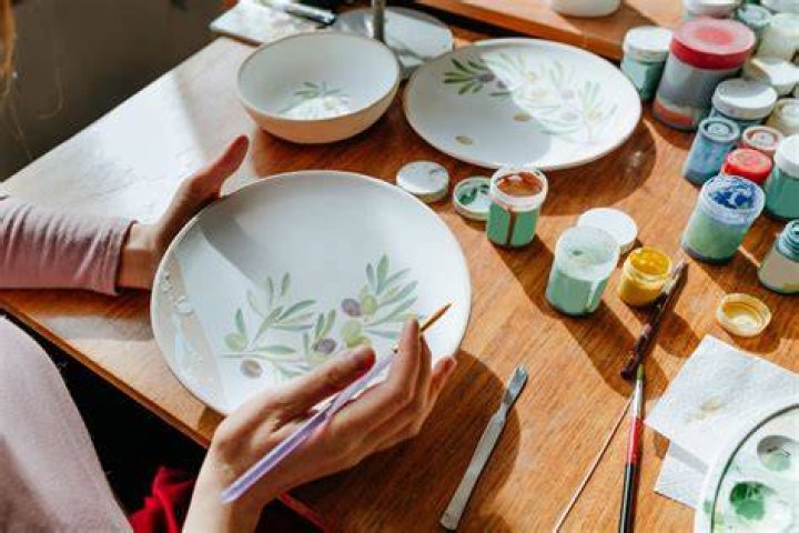 What is paint pottery