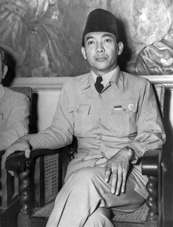 When did Sukarno die