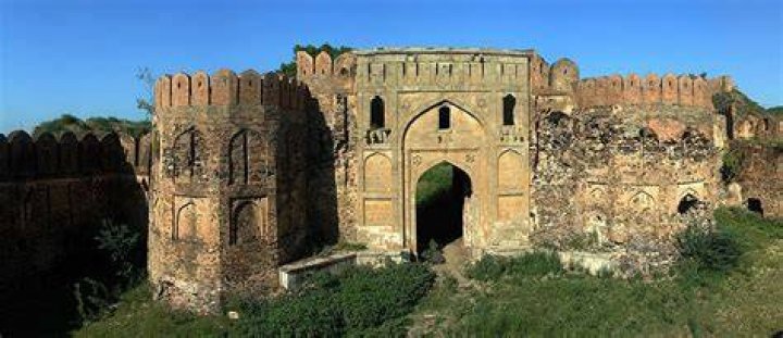 Who built Attock Fort