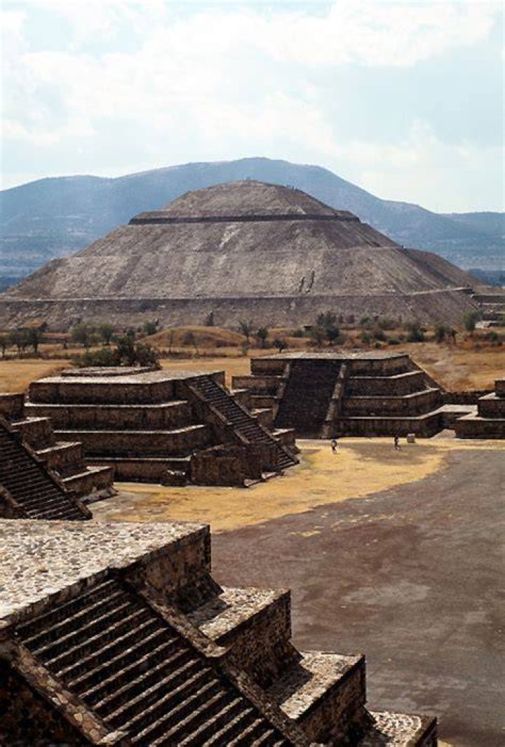 Who built Teotihuacan