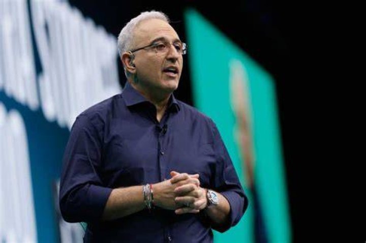 Who is the CEO of HPE