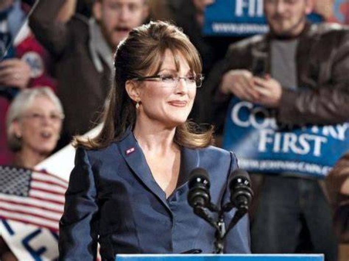 Who plays Sarah Palin